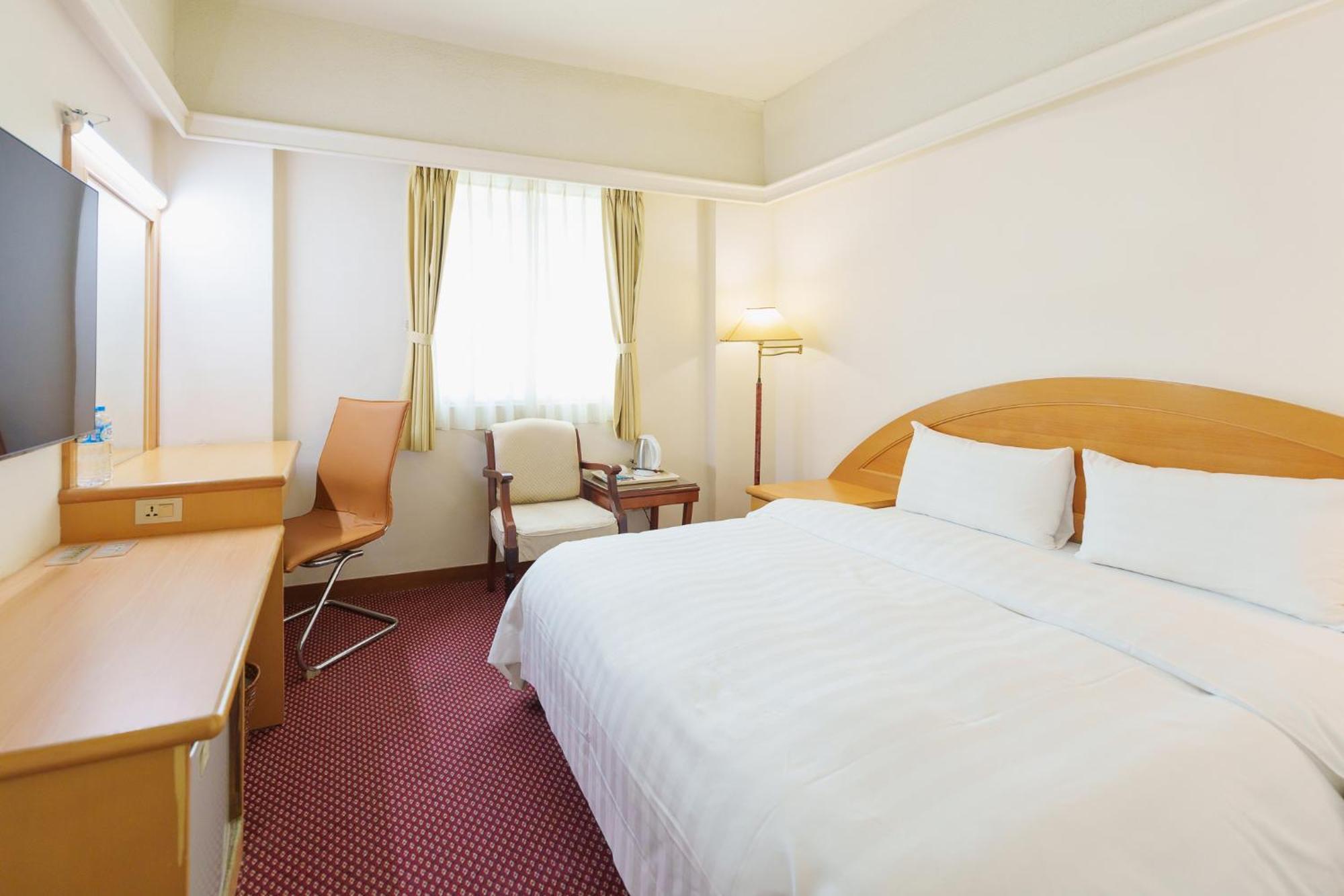 Oriental Hotel Тайнань Экстерьер фото