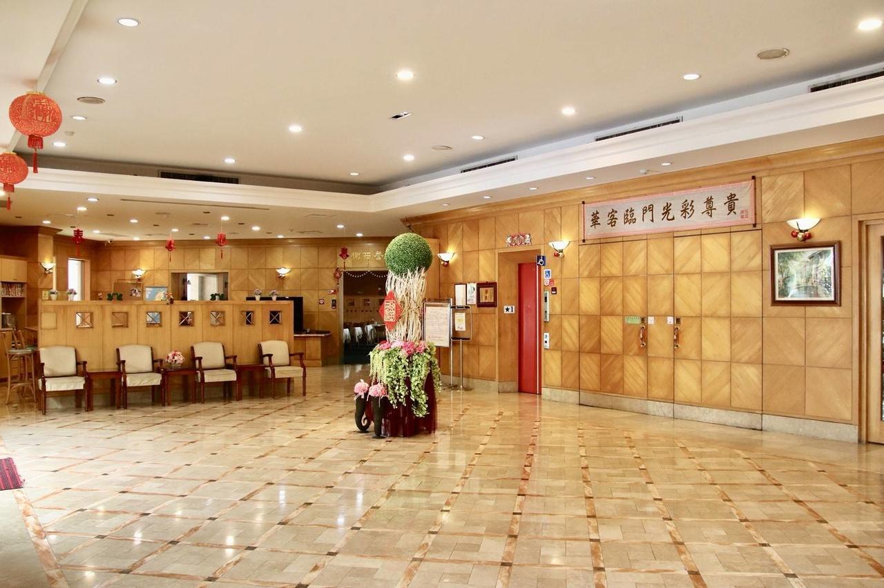 Oriental Hotel Тайнань Экстерьер фото
